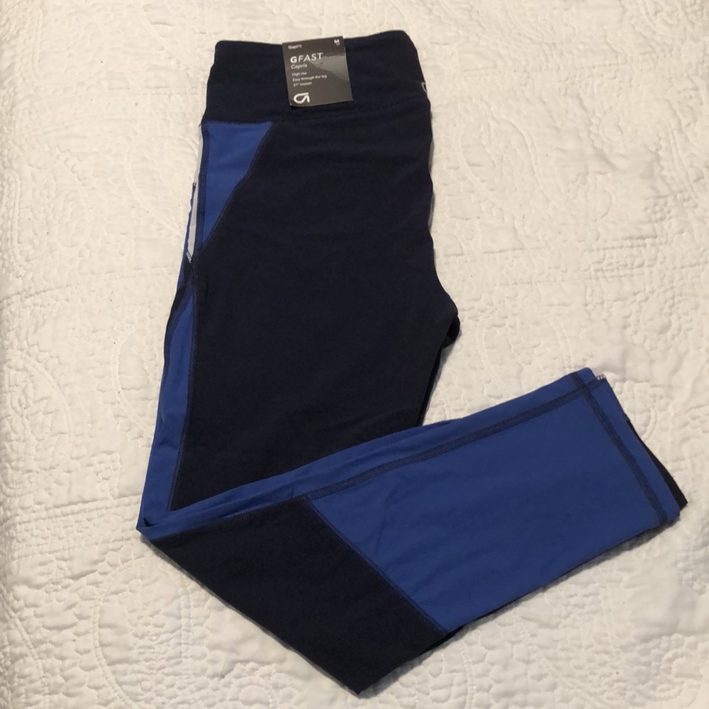 Gapfit Navy Ultra Lightweight Capri Leggings, M Tall